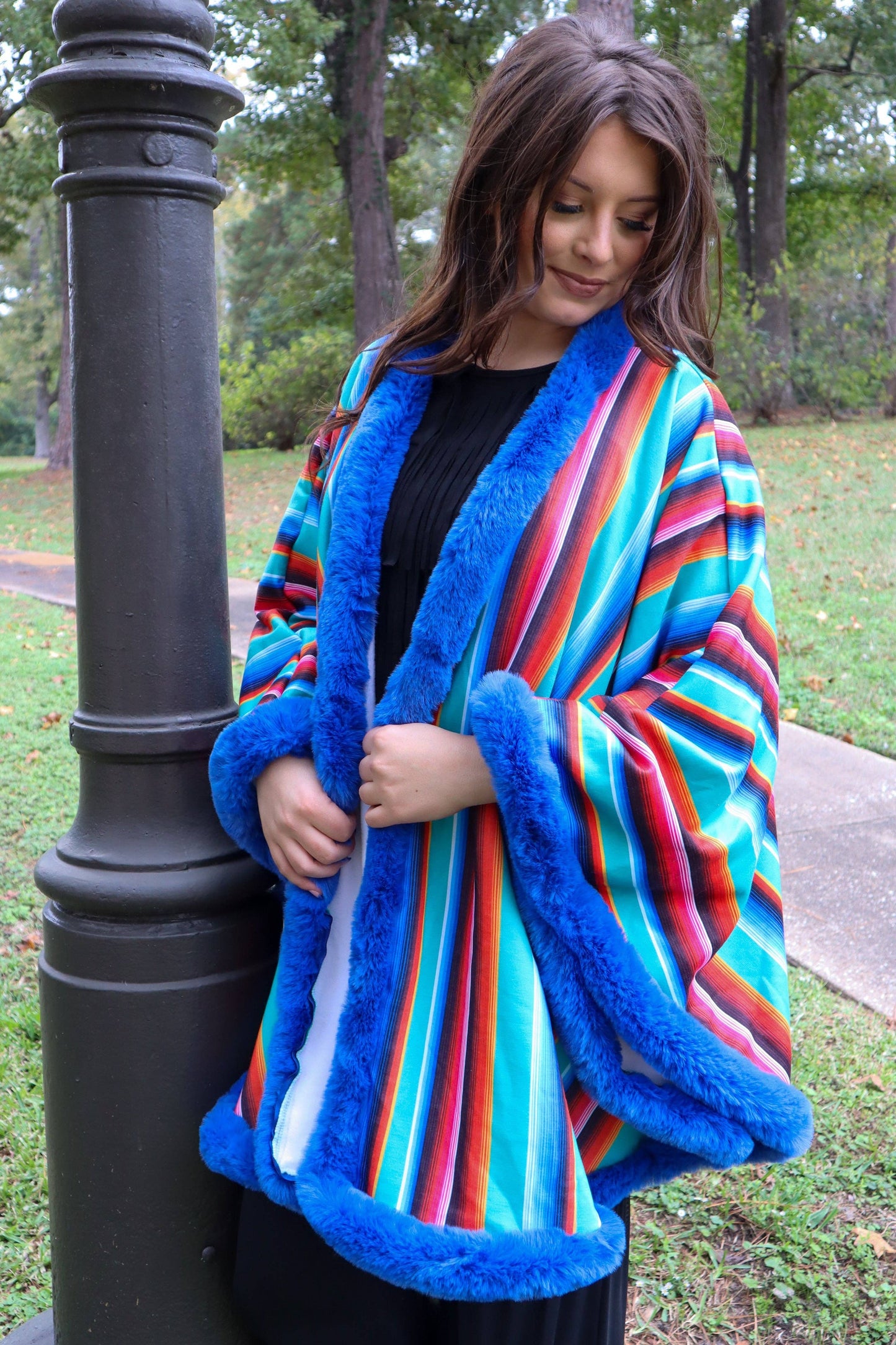 MK135 Lubbock Fur Trim Poncho - Wine: WINE / 1XL