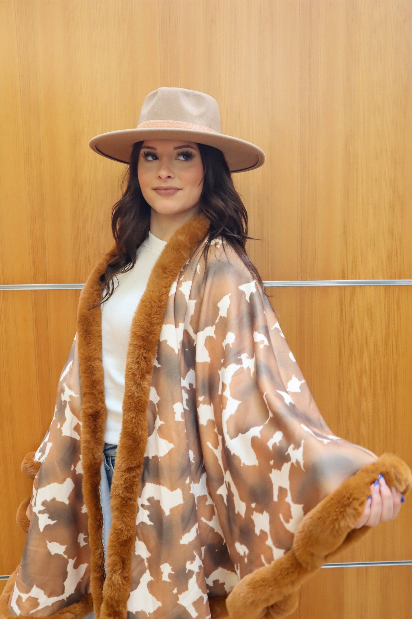 MK135 Lubbock Fur Trim Poncho - Wine: WINE / 1XL