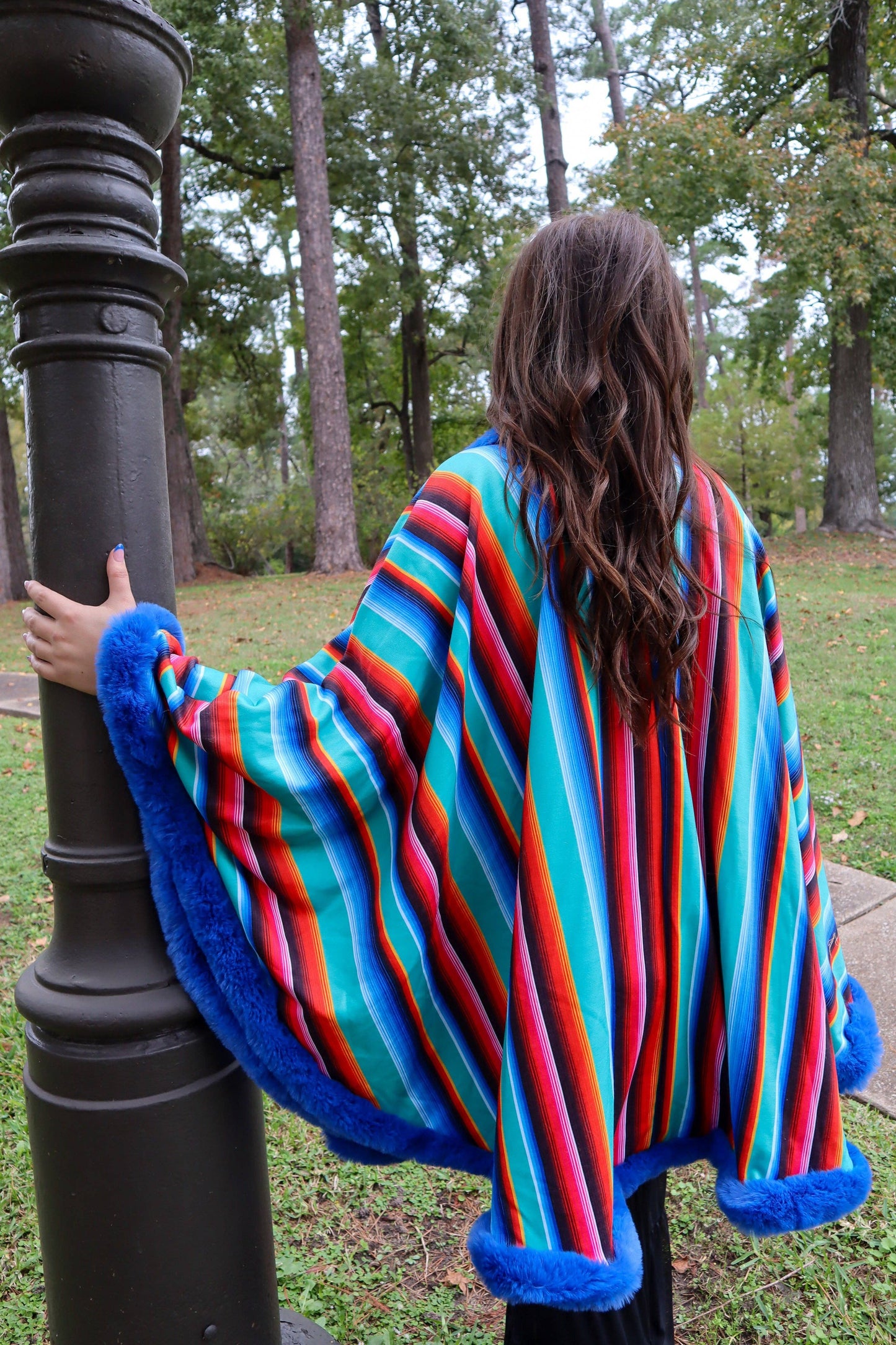 MK135 Lubbock Fur Trim Poncho - Wine: WINE / 1XL