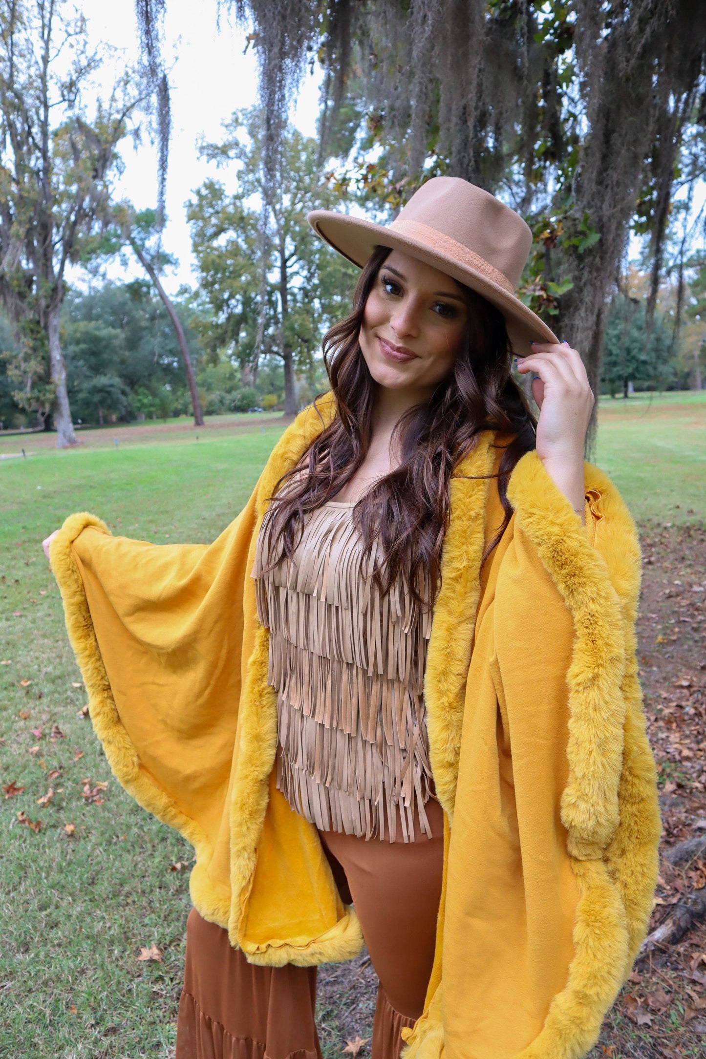 MK135 Lubbock Fur Trim Poncho - Wine: WINE / 1XL