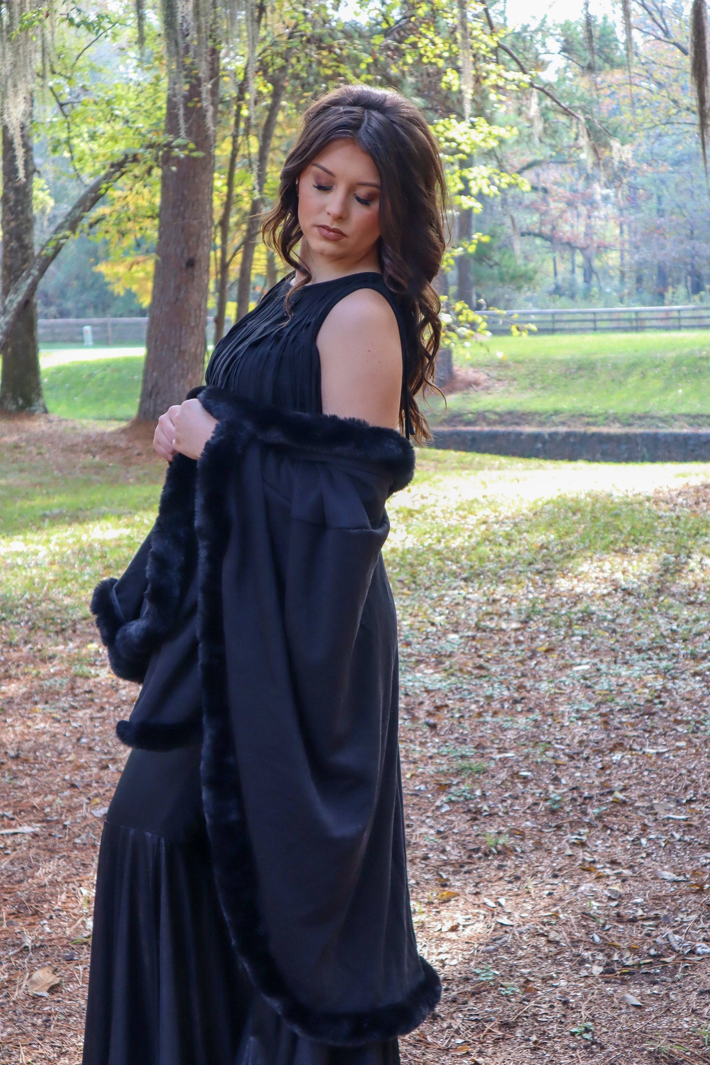 MK135 Lubbock Fur Trim Poncho - Wine: WINE / 1XL