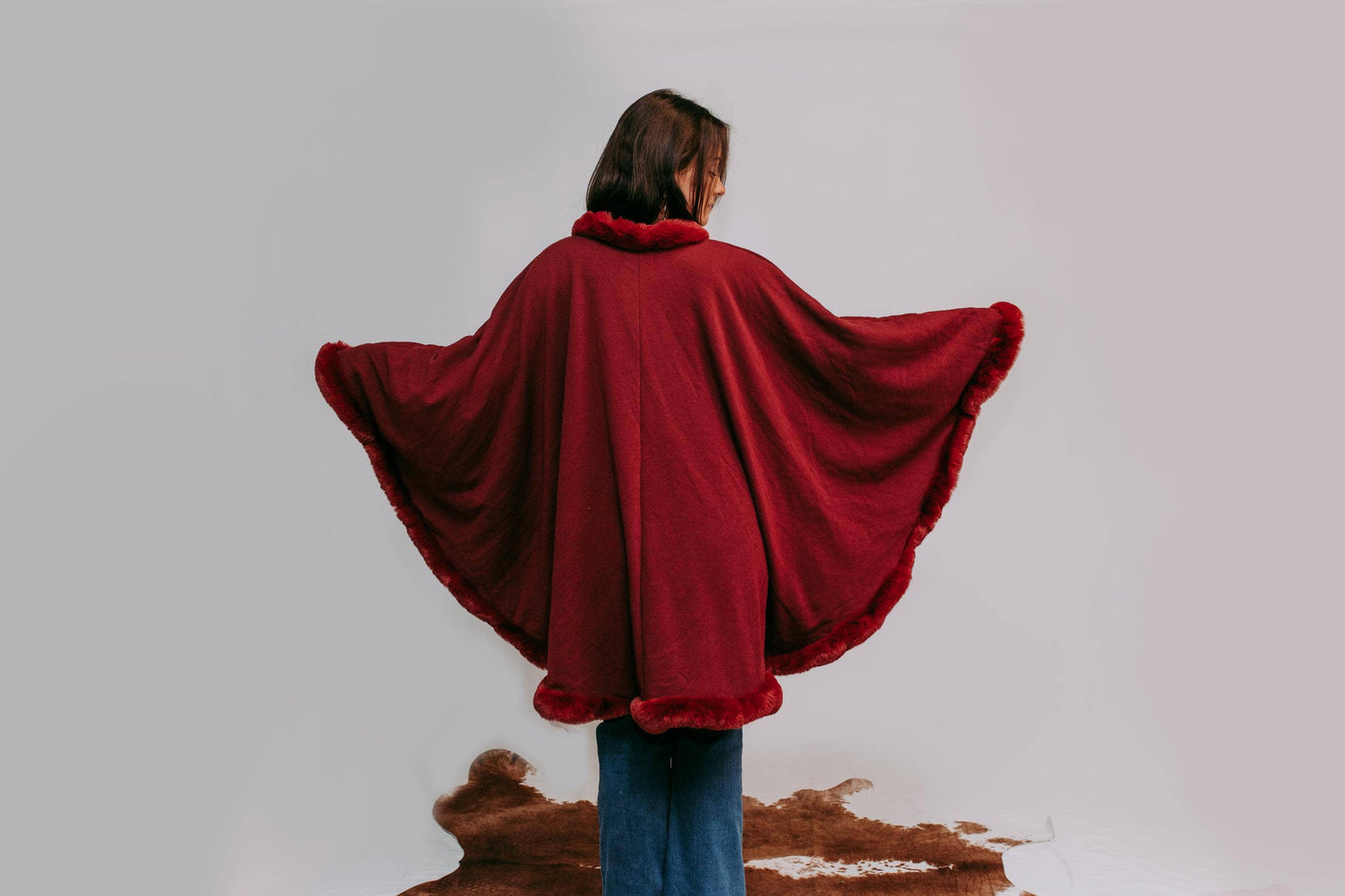 MK135 Lubbock Fur Trim Poncho - Wine: WINE / 1XL