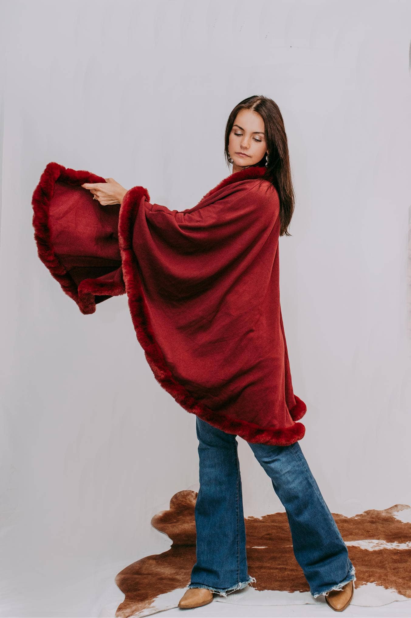 MK135 Lubbock Fur Trim Poncho - Wine: WINE / 1XL