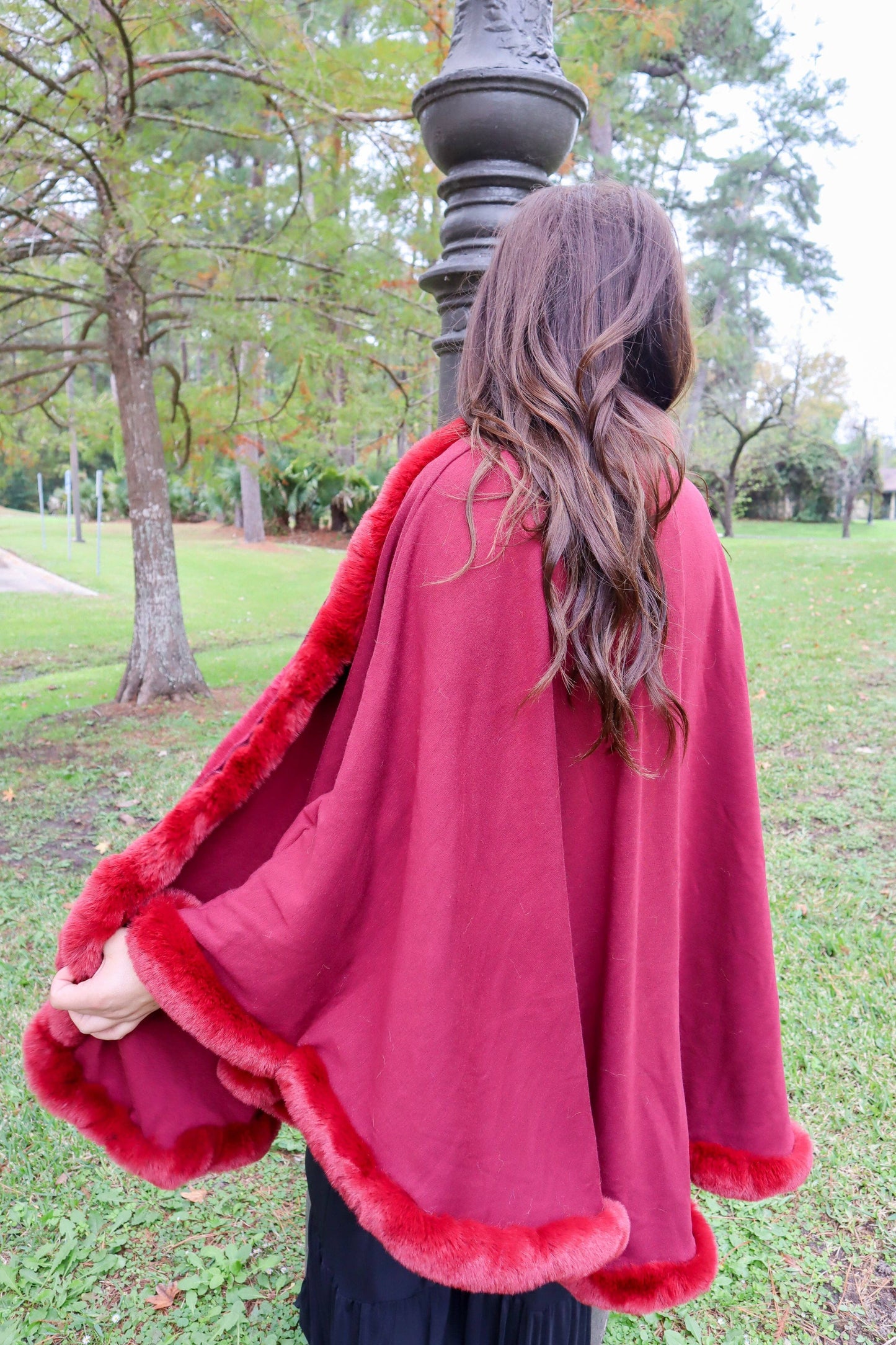 MK135 Lubbock Fur Trim Poncho - Wine: WINE / 3XL