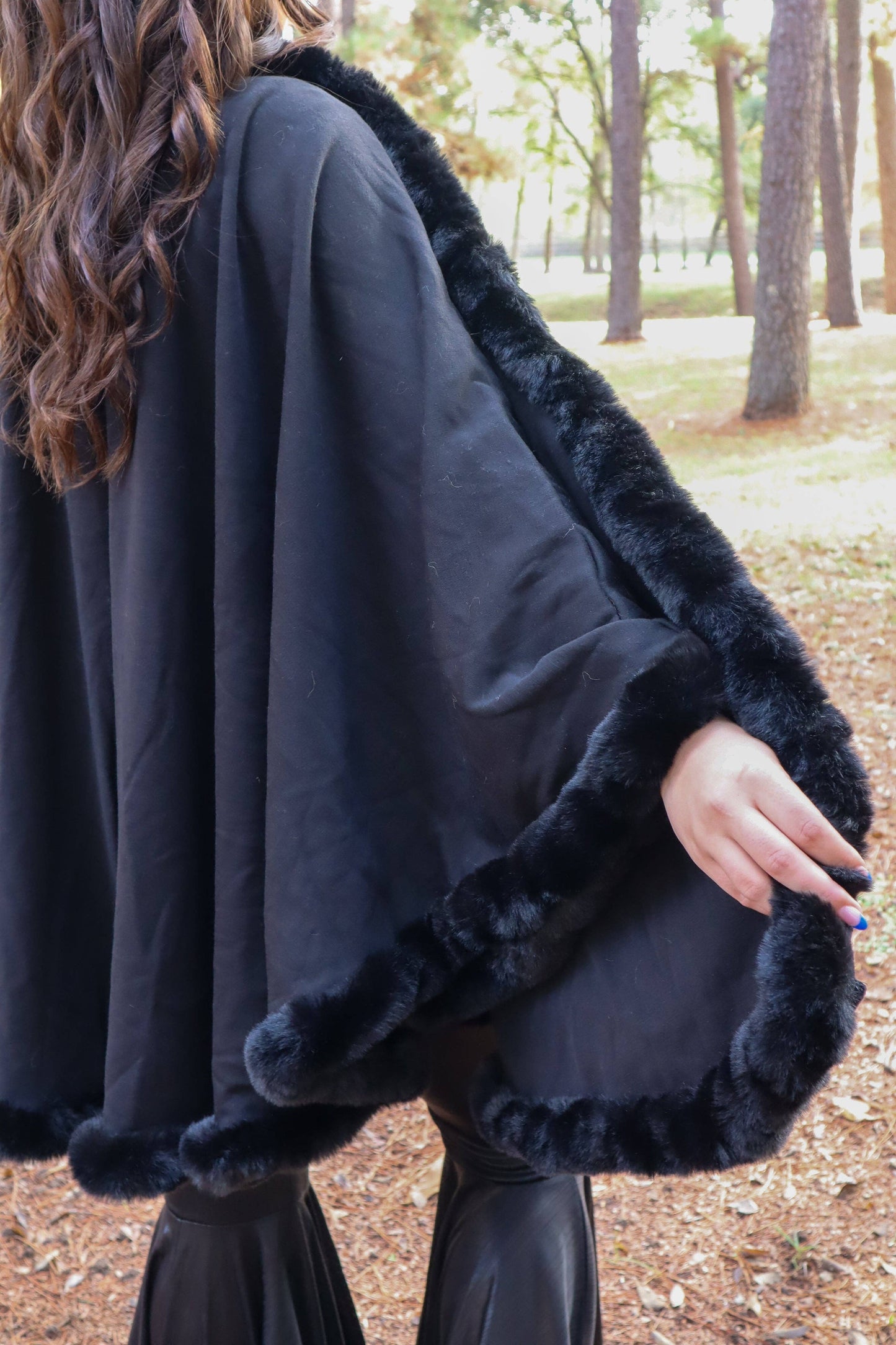 MK135 Lubbock Fur Trim Poncho - Wine: WINE / 1XL