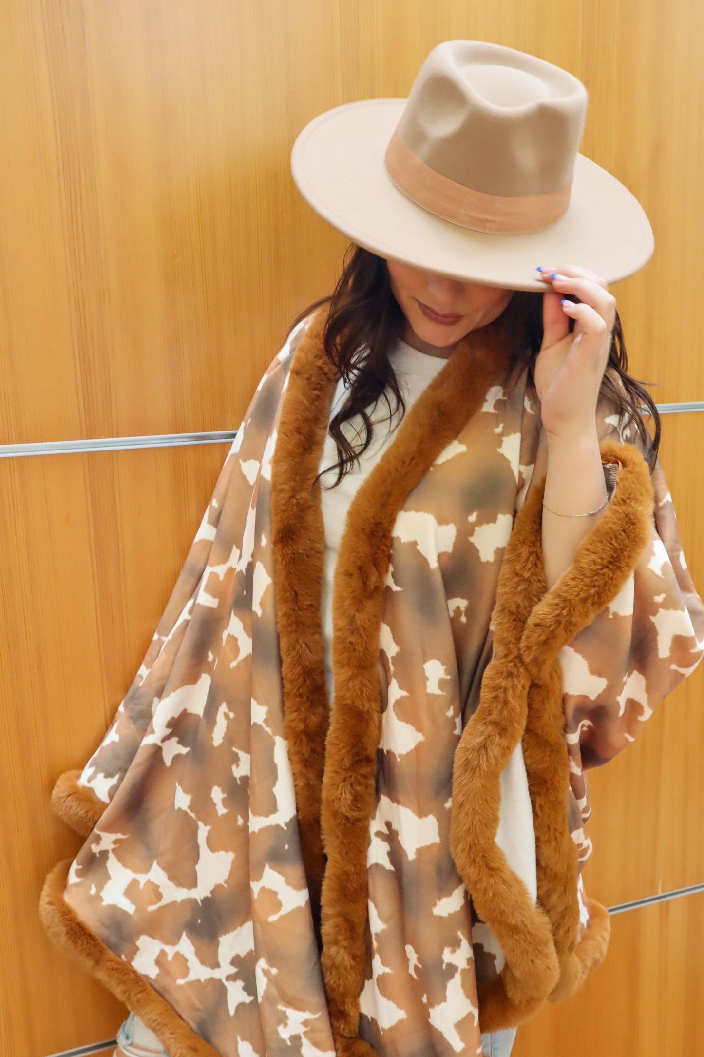 MK135 Lubbock Fur Trim Poncho - Wine: WINE / 1XL