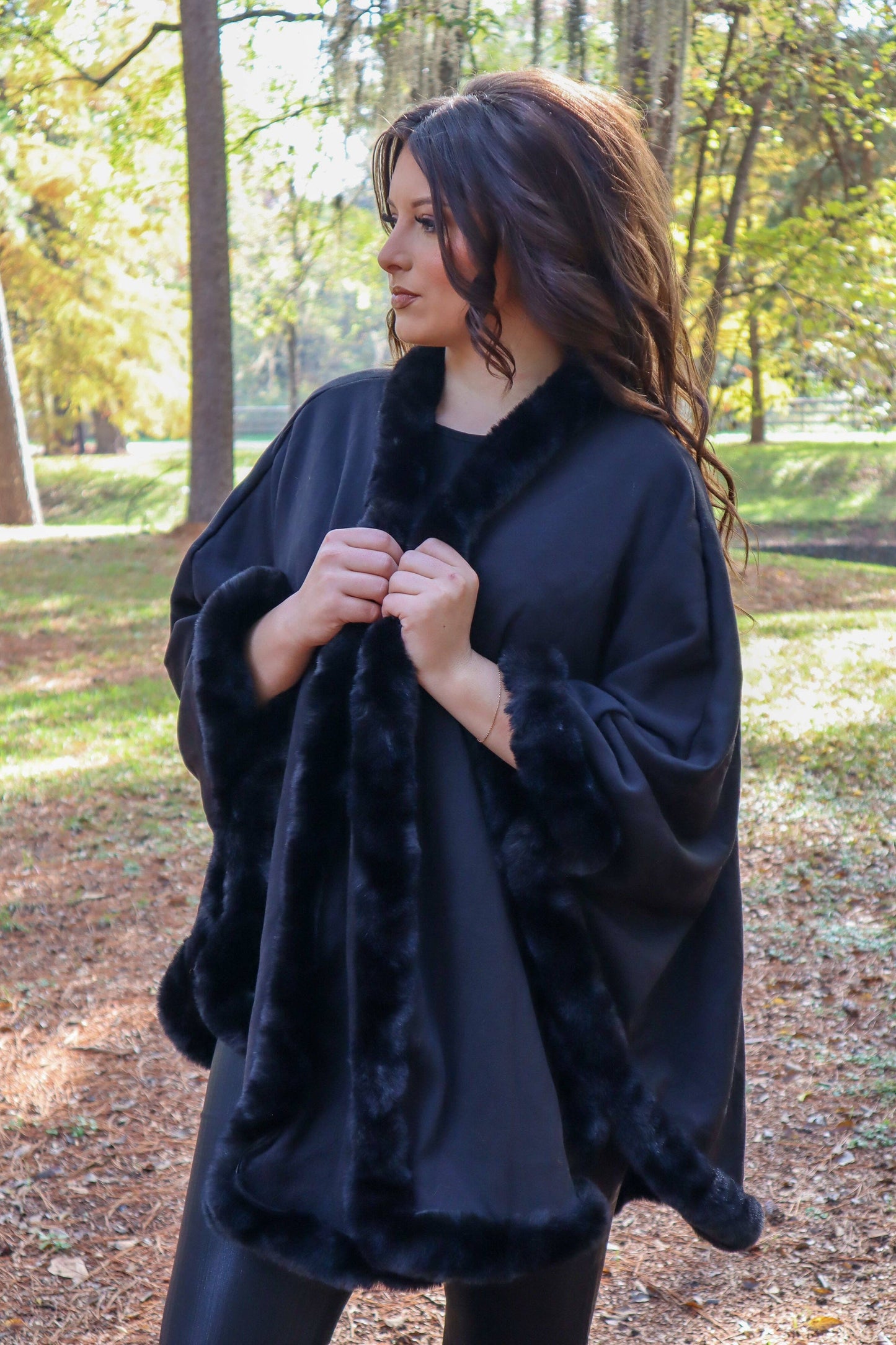 MK135 Lubbock Fur Trim Poncho - Wine: WINE / 1XL