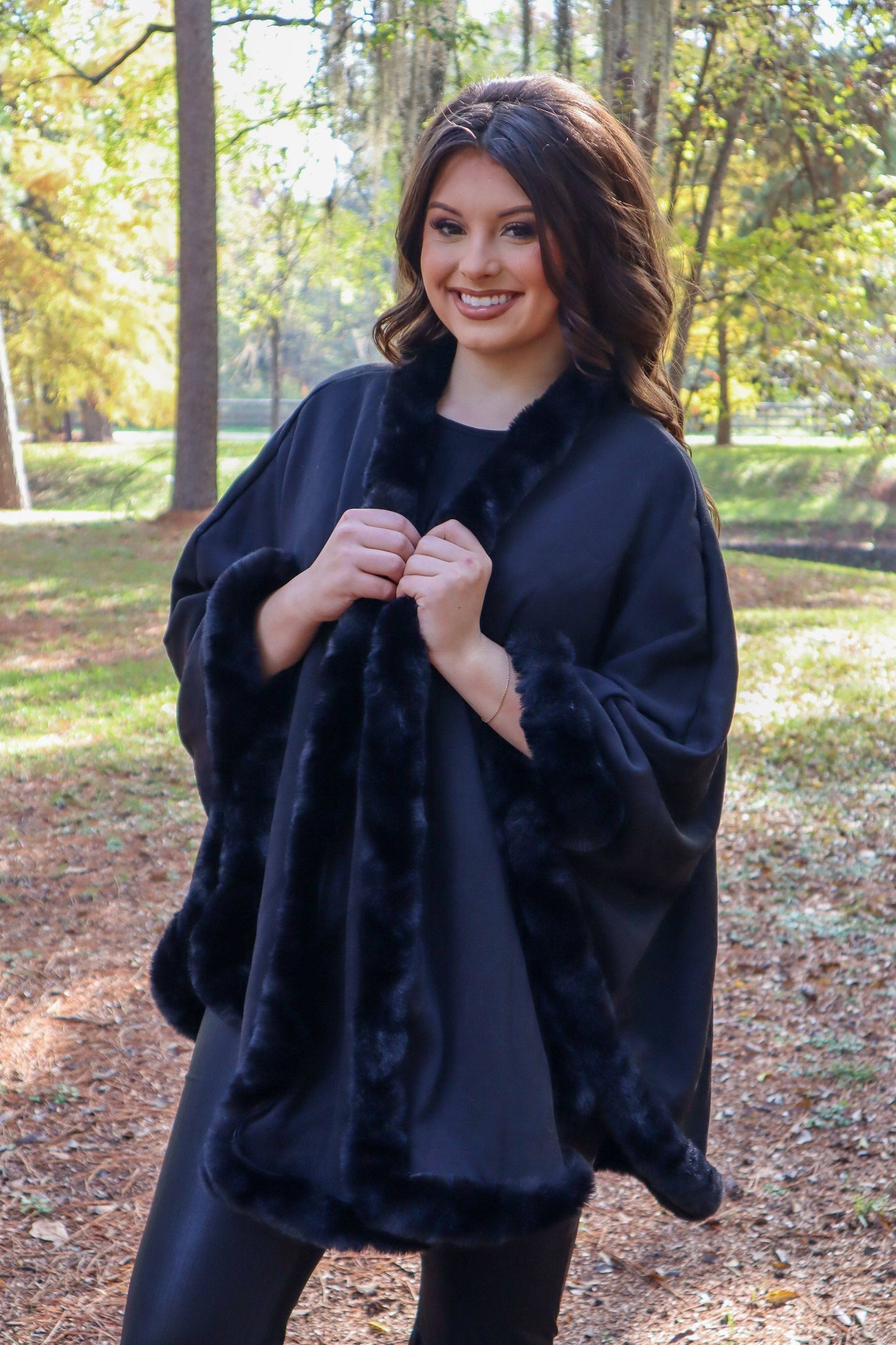 MK135 Lubbock Fur Trim Poncho - Wine: WINE / 1XL