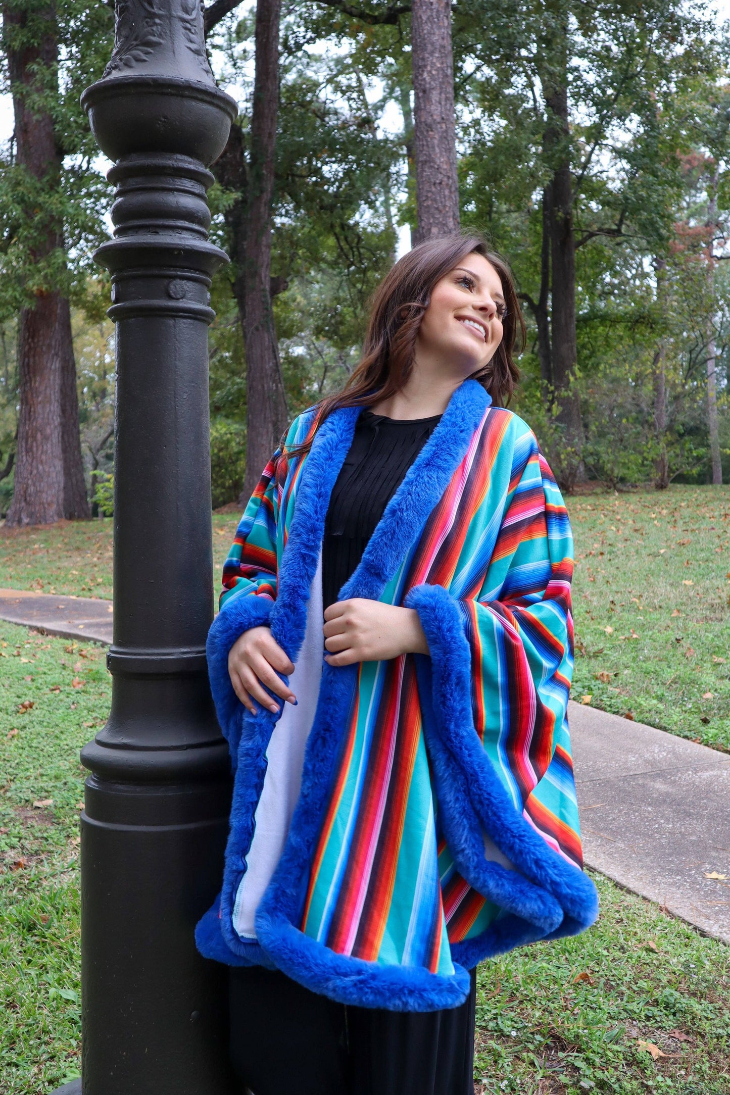 MK135 Lubbock Fur Trim Poncho - Wine: WINE / 1XL