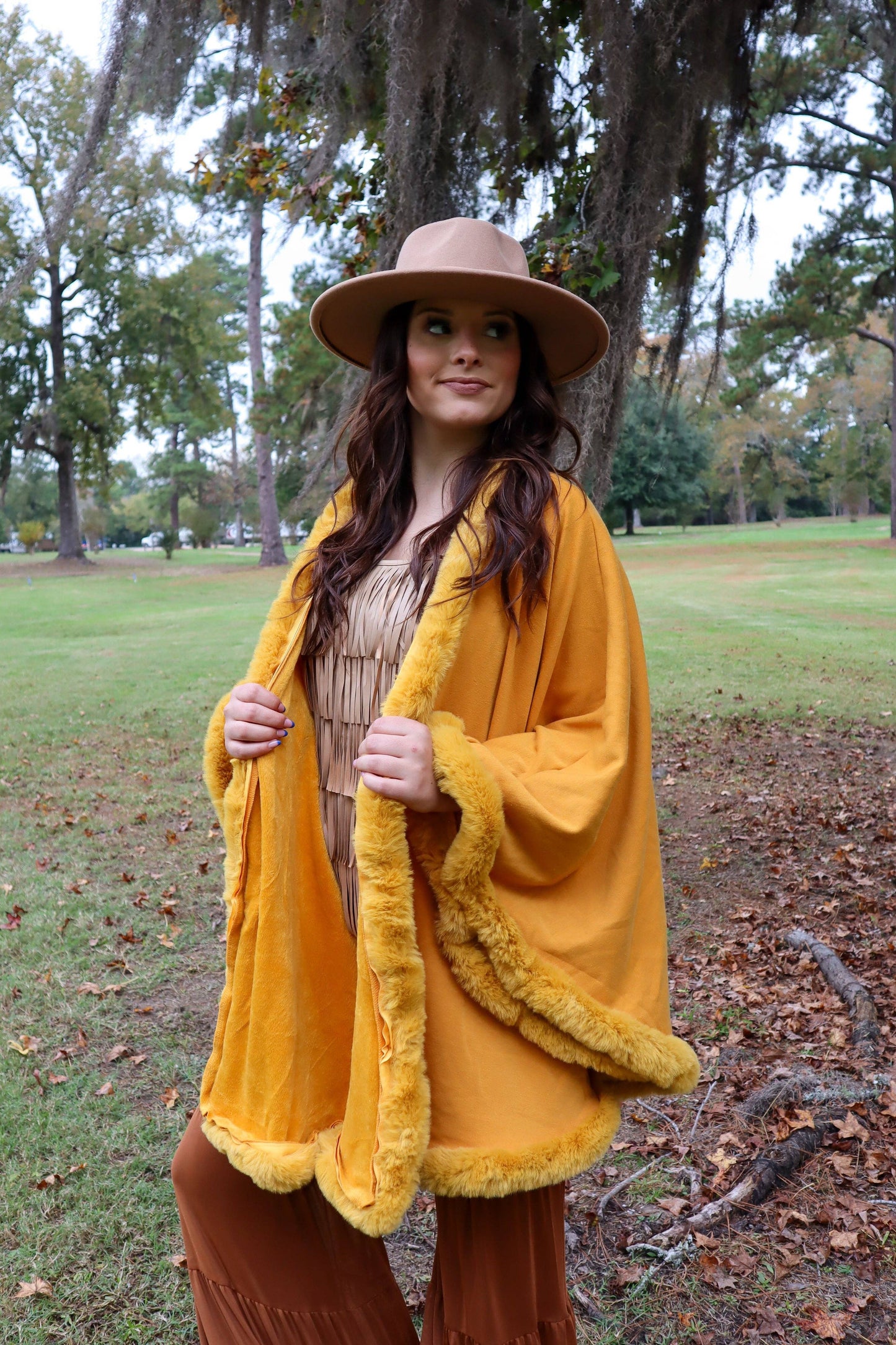 MK135 Lubbock Fur Trim Poncho - Wine: WINE / 1XL